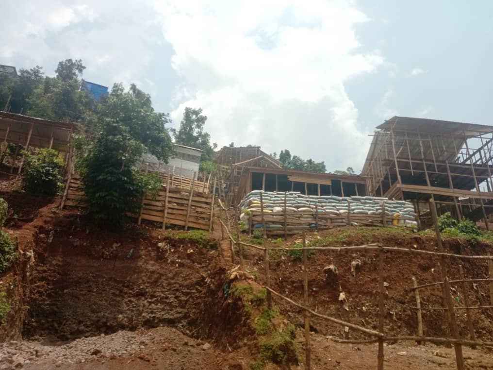 Construction anarchique à Bukavu : des maisons poussent sur les collines malgré les alertes